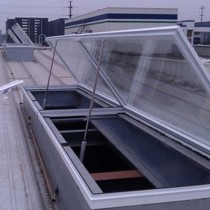 屋頂電動采光排煙天窗
