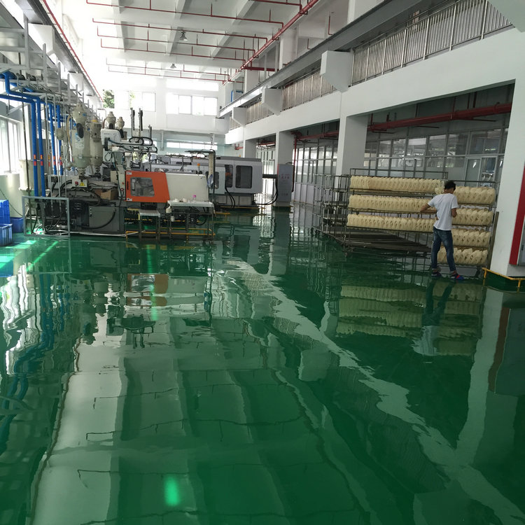 廈門地坪漆,環(huán)氧樹脂地坪廠家_滄晟地坪漆:地坪漆施工師傅的經驗分享