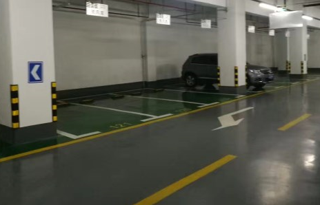 環氧地坪漆的面漆施工后會不會自然流平？